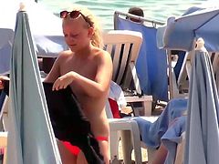 topless blonde teen small boobs on public beach