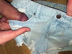 Jenny (24j) gibt Cheeky Short Jeans zum wichsen Fetisch