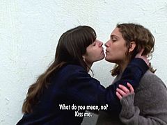 http://img0.xxxcdn.net/0r/1b/zv_japanese_kissing.jpg