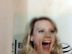 Piss in Kate McKinnon face