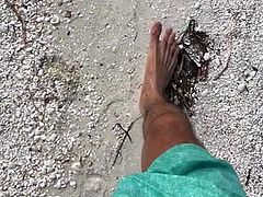 Freeballing on the beach (Slow-motion)