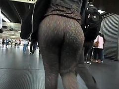 Ass Jiggle at the airport