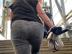Plump girl with nice ass