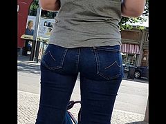 Candid teen ass 28