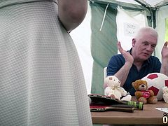Old guy gives teen a discount at the yard sale that starts with doggy style and ends with a cumshot.
