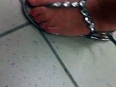 Candid horny mature red toes - feet and faceshot