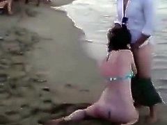 Public blowjob in front of a lot of people in the beach