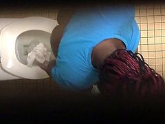 Preggo ebony on toilet