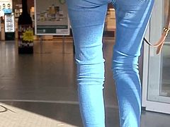 perfekt milf in tight jeans
