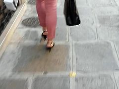 sexy pink pants in street