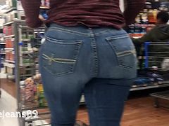 Nice PAWG in Jeans