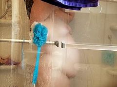 Chrissy Nienhardt cleans bath tub. Sprays her ass and cunt