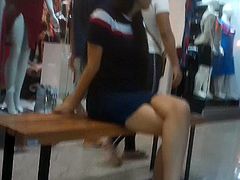 Filmando umas gatas no Shopping