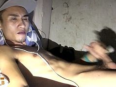 Filipino Boy Jerking Off and Cumming on Webcam