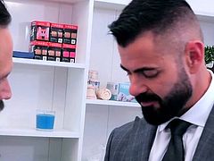 Muscle gay fetish and cumshot