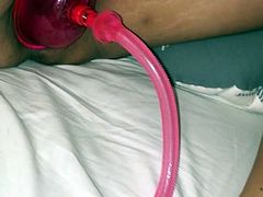 Pumping chubby horny girlfriends preggo pussy with pussypump
