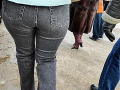 Big ass mature milfs in tight jeans