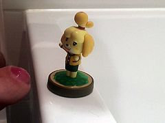 Hotglue: Isabelle amiibo