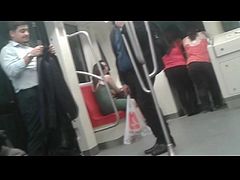 lindas lesbianas en el metro