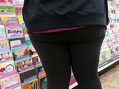 NICE PAWG BOOTY IN TIGHTS