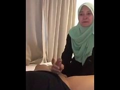 Cikgu Bertudung Hisap Henjut