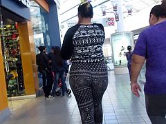 Latina thick booty jiggles and shakes thru mall in spandex