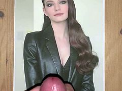 Mackenzie Foy - Cum Tribute No. 02