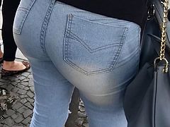 Super Ass in jeans