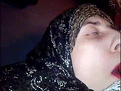 Hijab Slut sucking a dick and get cumshot