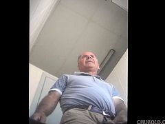 Daddy caught peeing - hidden cam from below
