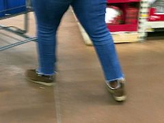 Thick Round Ass in jeans 2