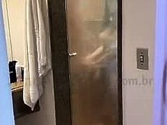 Amanda Smell fodendo no banho e ganhando leitinho na cara